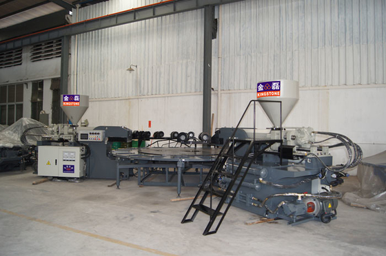 Deux travailleurs 2/3 machine de moulage unique rotatoire de la couleur TPR avec 120-220 paires/heure