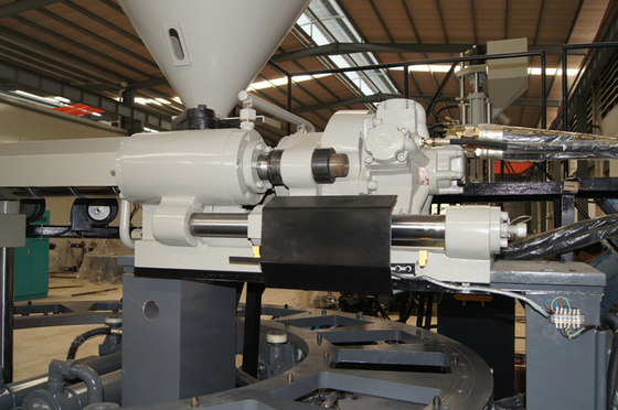 La sandale rotatoire de couleur simple faisant la machine pour le PVC en plastique chausse le bâti injection