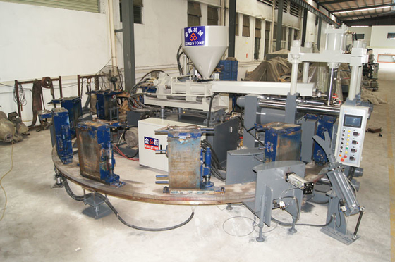 Longue botte en plastique automatique faisant la machine, machine de moulage par injection pour la production de bottes de pluie