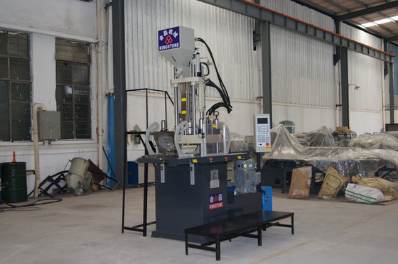 Outsole de stations de la verticale deux faisant la machine pour le PVC/TPR/ABS/TR/TPU/SEBS