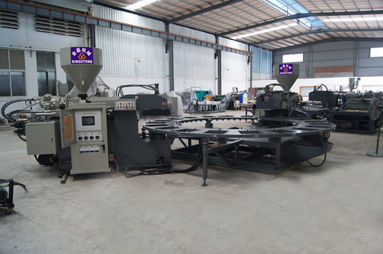 Machine unique de moulage par injection de chaussure de sports d'enfants, machine de moulage unique de TPR