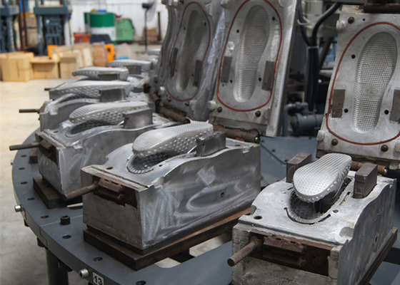 Machine en plastique de moulage par injection de 180 de paires/heure chaussures de la servo-commande TPR