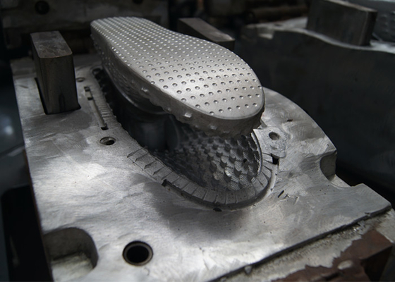 Pantoufle Chappal de PVC de 170 paires/heure faisant la machine