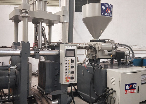 Les bottes rotatoires doublent des stations de la machine 12 de moulage par injection de couleur
