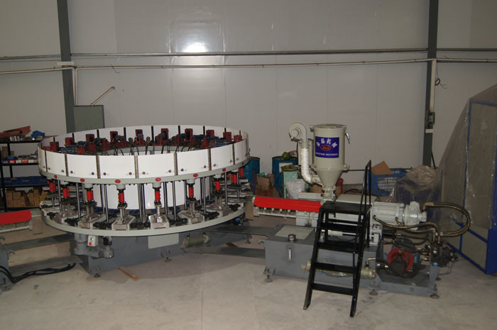 Moule unique de chaussure pulsante faisant la machine, chaussure faisant à chaîne de production 2 ans de garantie