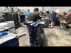 Machine à fabriquer des bottes en caoutchouc